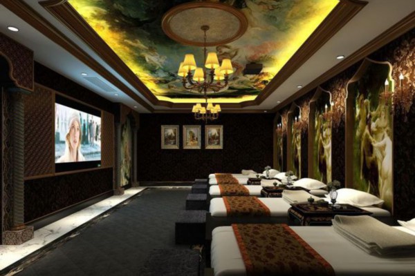 重庆养生市场火，女按摩师月入上万，你怎么看？